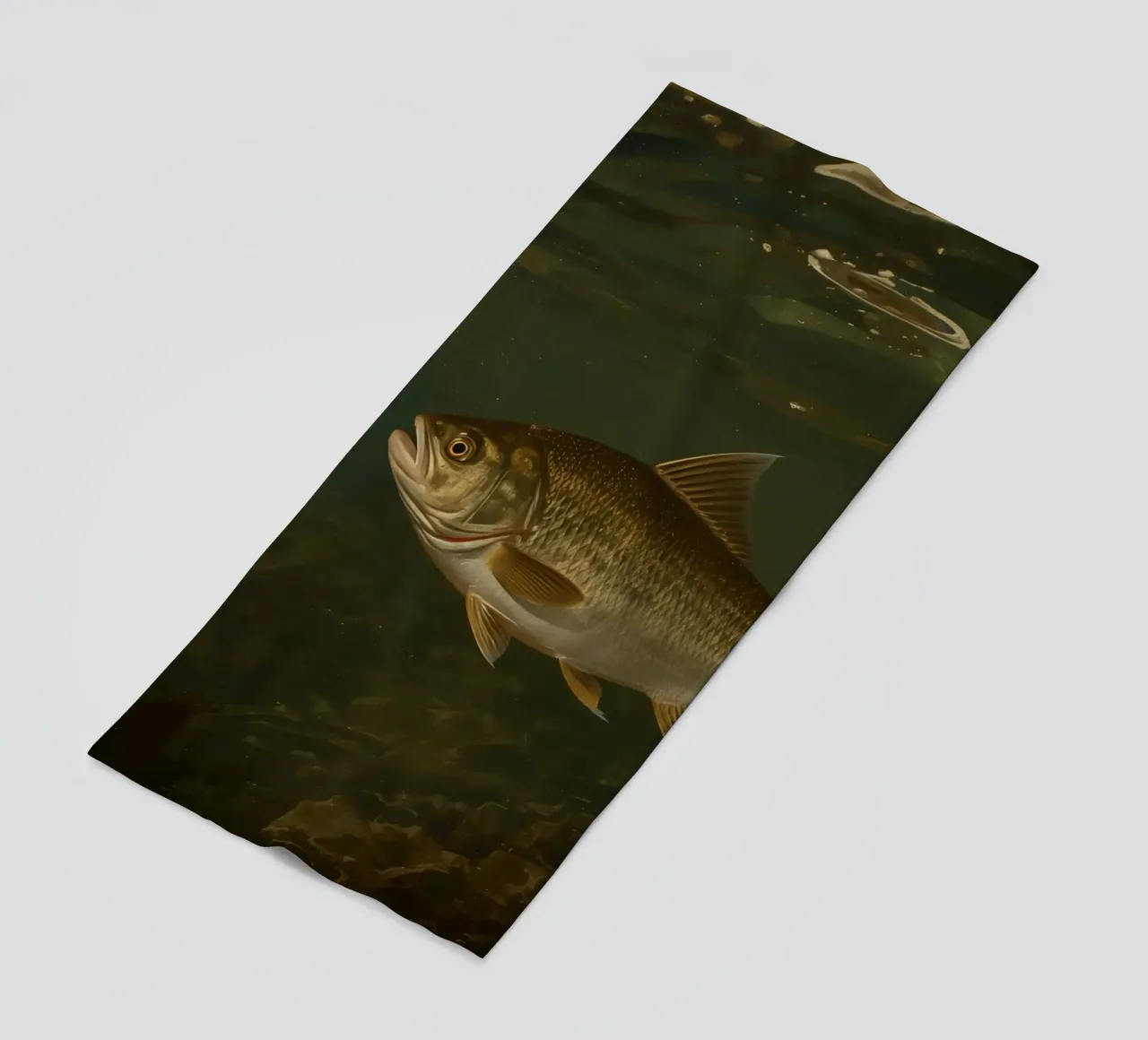 Vue sous-marine d'un loup de mer nageant dans son milieu naturel serviette de plage de DesignDoodle