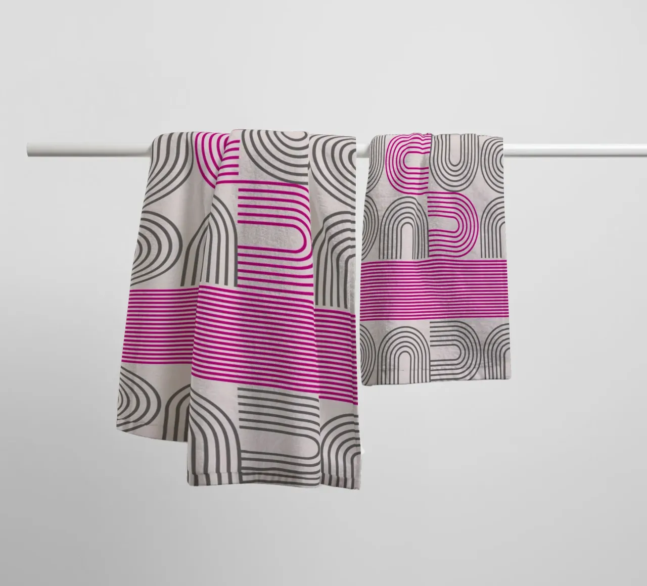 Typographie Pop Art - DADA Print en magenta serviette de bain de Studio Vibe