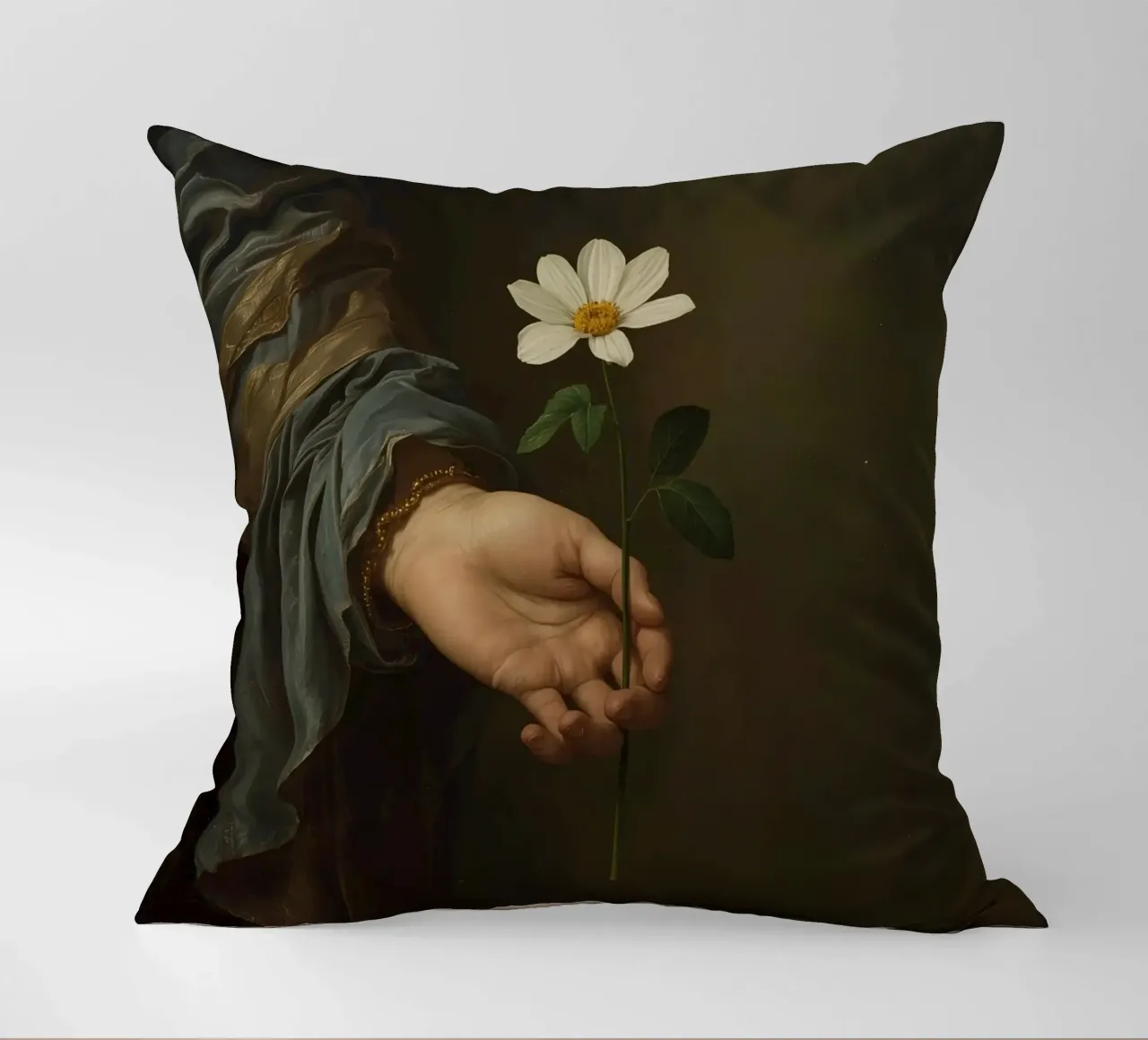 Mano che regge un fiore bianco in una luce soffusa con cuscino da DesignDoodle