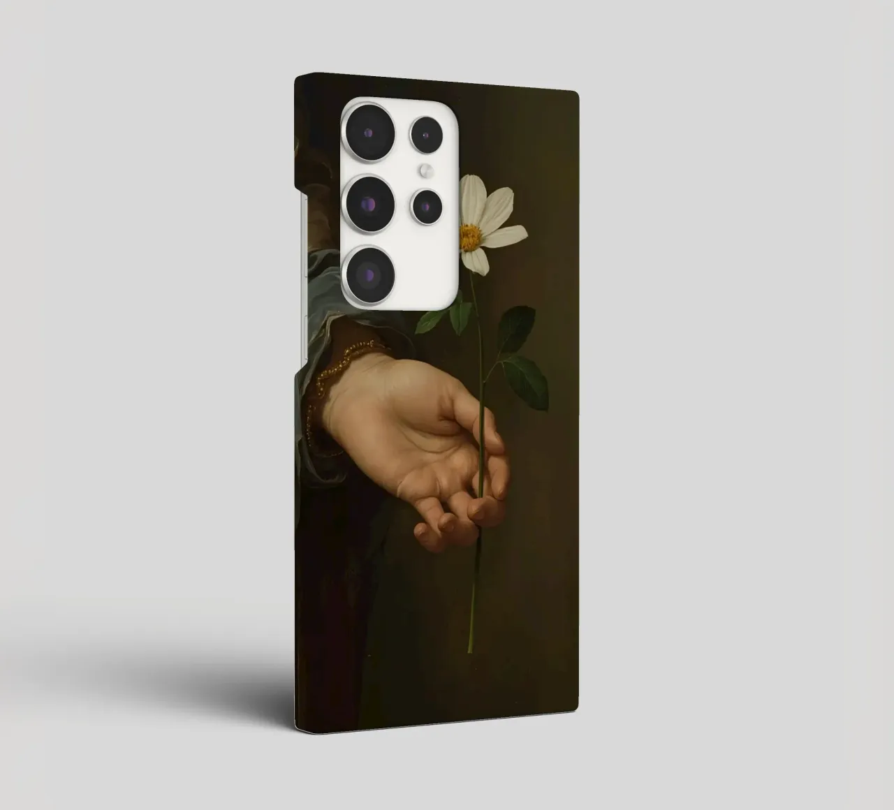 Mano che regge un fiore bianco in una luce soffusa con cover samsung da DesignDoodle