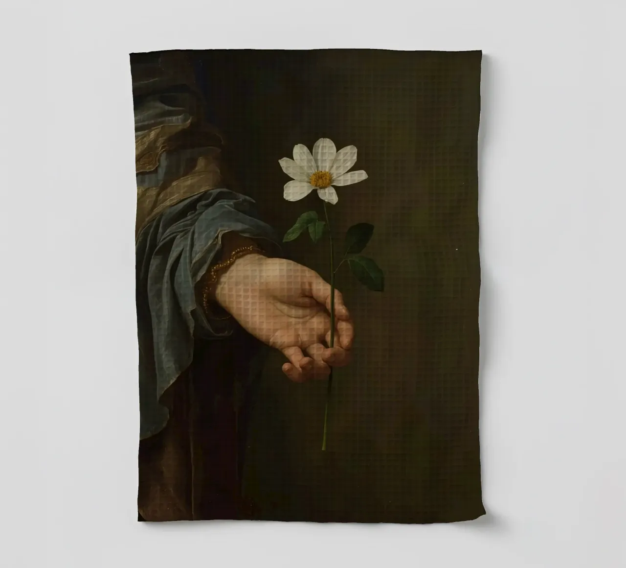 Main tenant une fleur blanche dans une lumière douce et atténuée. torchon de DesignDoodle