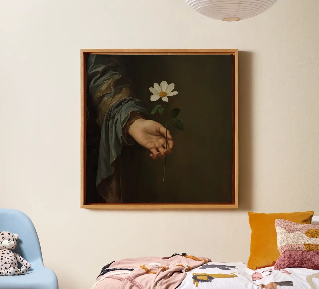 Mano che regge un fiore bianco in una luce soffusa con tela con Cornice a cassetta da DesignDoodle