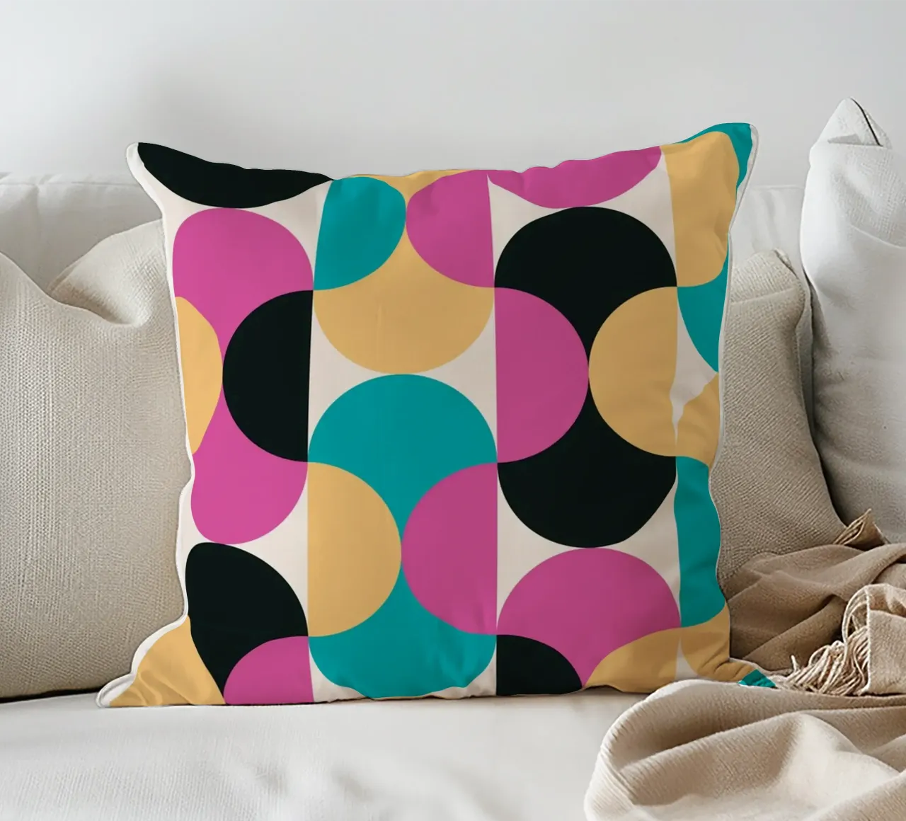 Motivo geometrico Pop Art retrò - Moderno e colorato cuscino da Studio Vibe