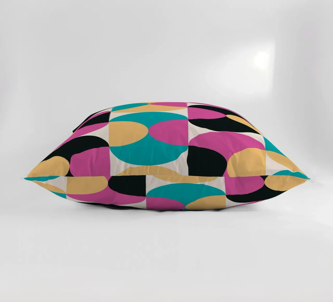 Motivo geometrico Pop Art retrò - Moderno e colorato cuscino da Studio Vibe