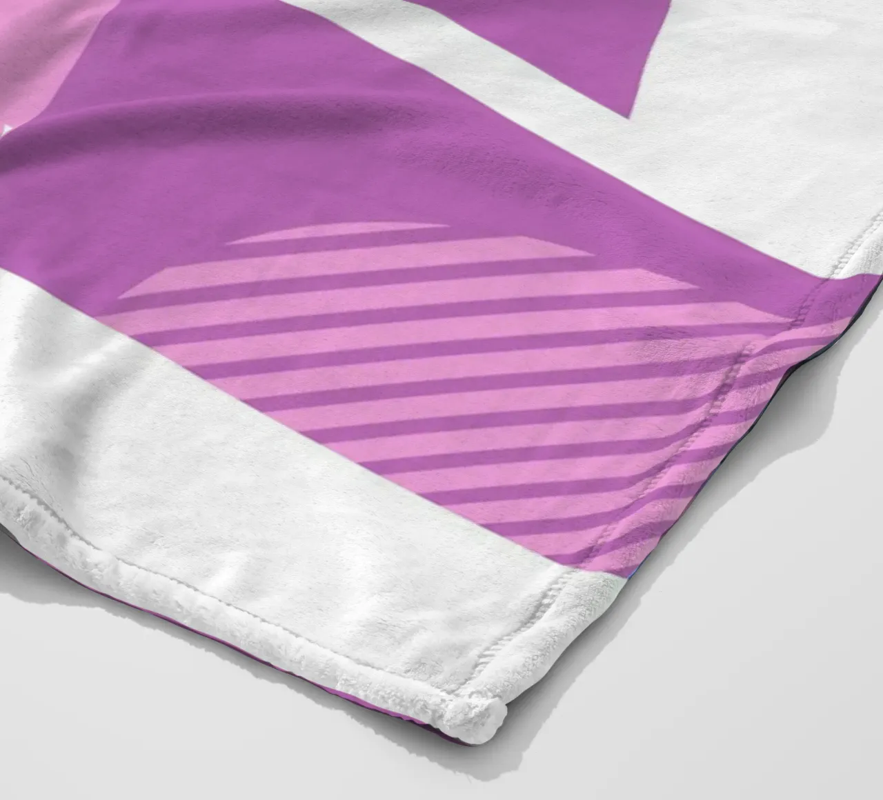 Grafica Bauhaus - Design geometrico in rosa coperta in pile da Studio Vibe