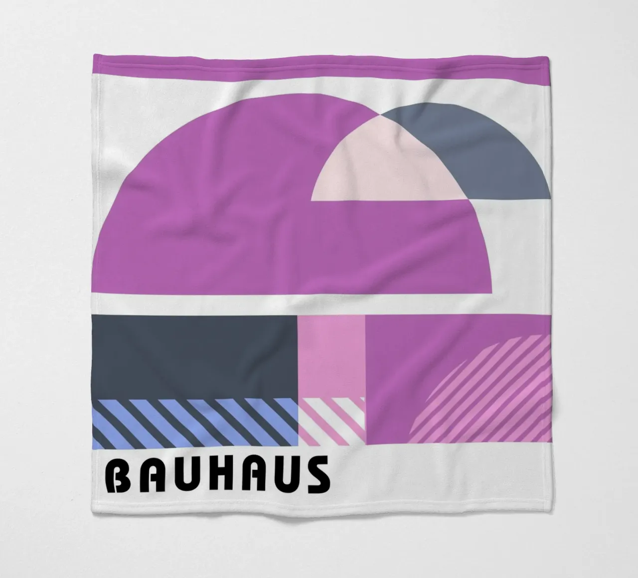 Grafica Bauhaus - Design geometrico in rosa coperta in pile da Studio Vibe