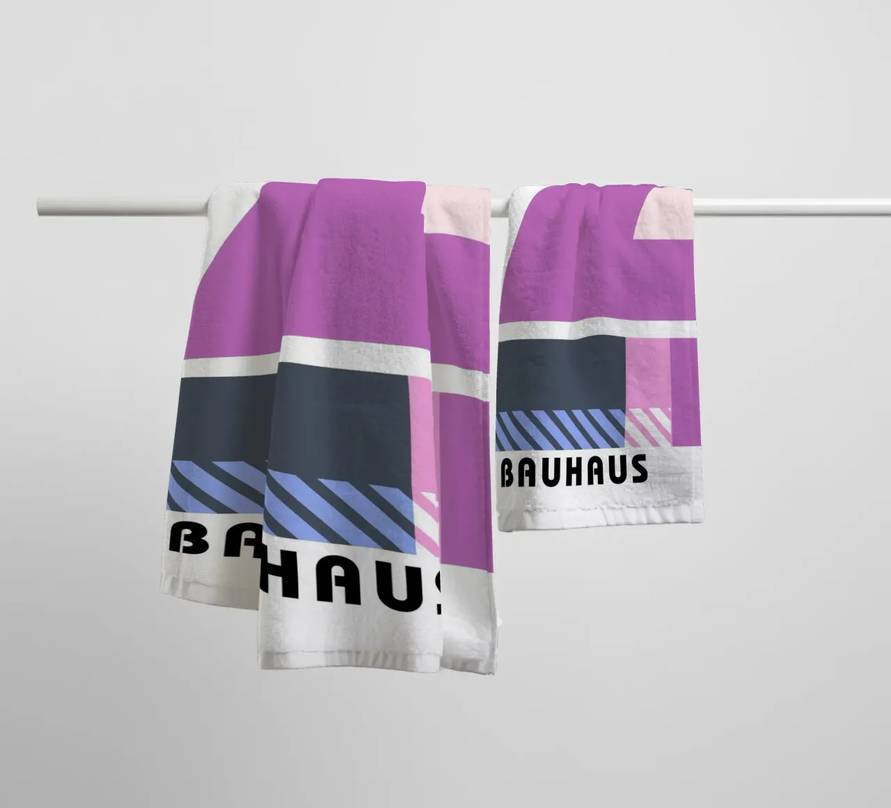 Grafica Bauhaus - Design geometrico in rosa asciugamano da bagno da Studio Vibe