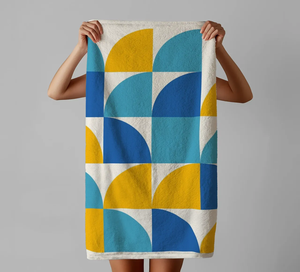 Géométrie Print Bleu Jaune - Moderne & Harmonieux serviette de bain de Studio Vibe
