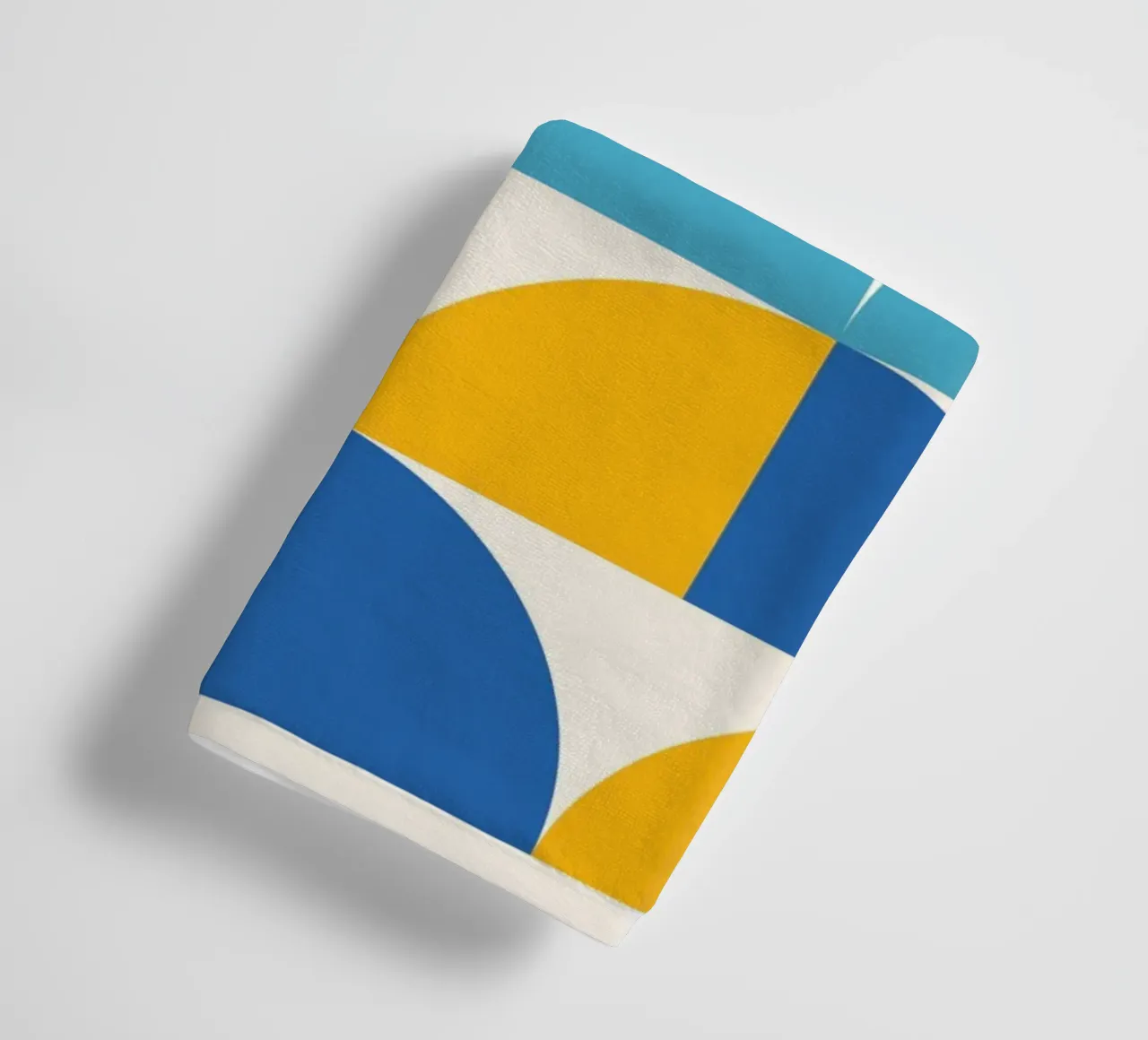 Géométrie Print Bleu Jaune - Moderne & Harmonieux serviette de bain de Studio Vibe