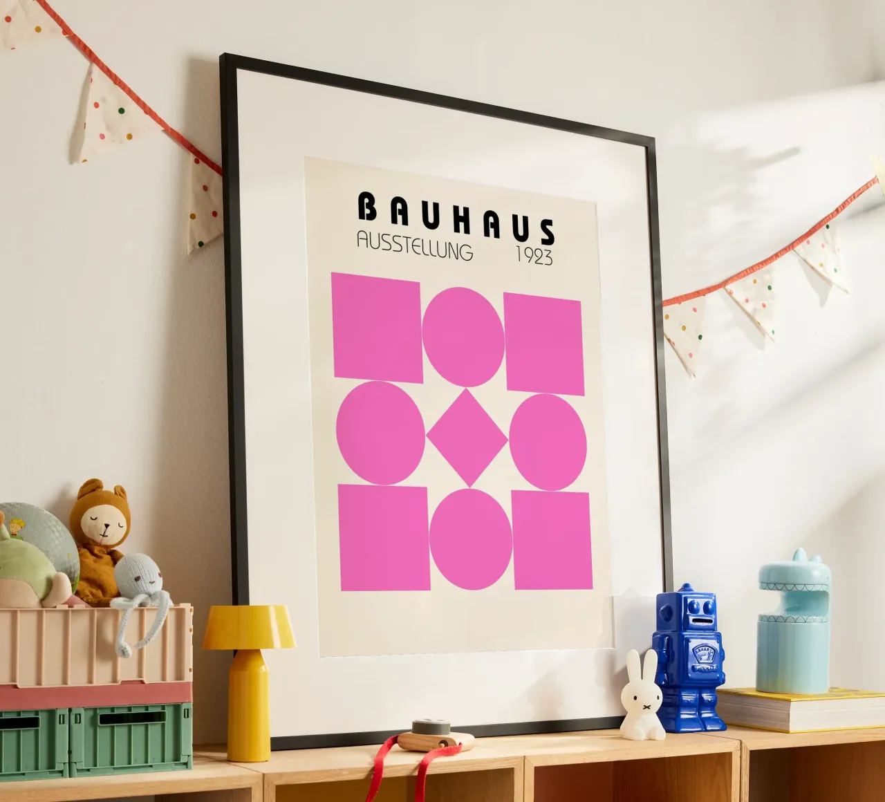 Bauhaus Ausstellung 1923 – Pink Geometrie Print Poster von Studio Vibe
