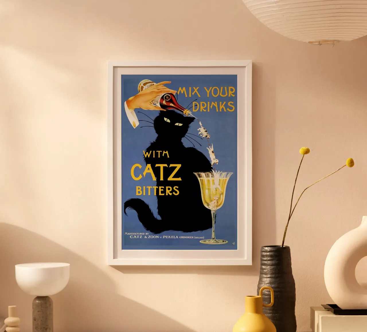 Mescolate i vostri drink con gli amari Catz poster con telaio in alluminio da Maya Elliott