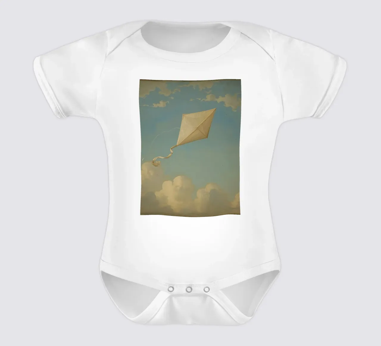 Un aquilone che vola alto danza tra le nuvole in un cielo azzurro e limpido body neonato maniche corte da DesignDoodle
