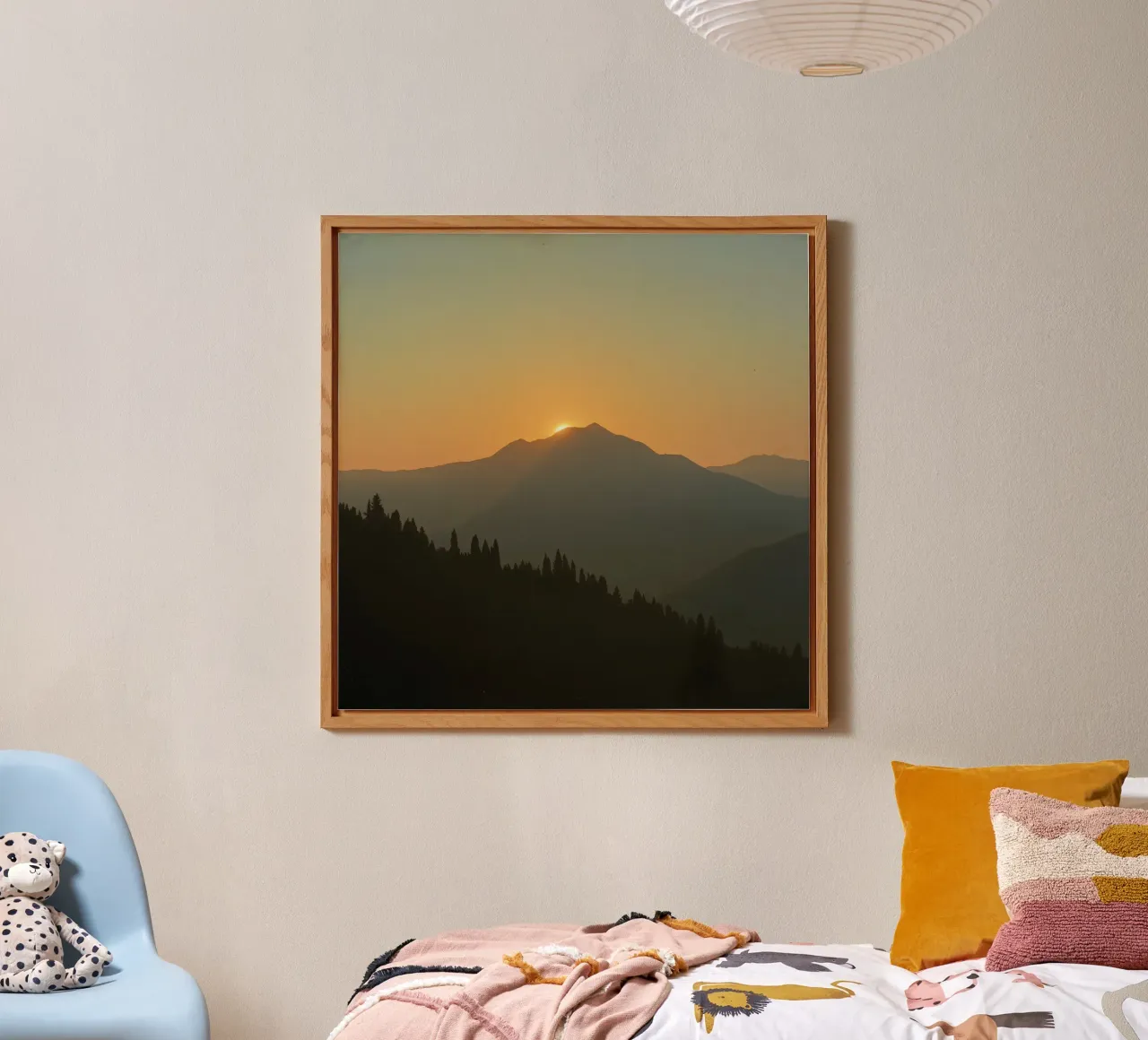 Zonsondergang werpt schaduwen over bergen en pijnbomen aluminium-dibond van DesignDoodle