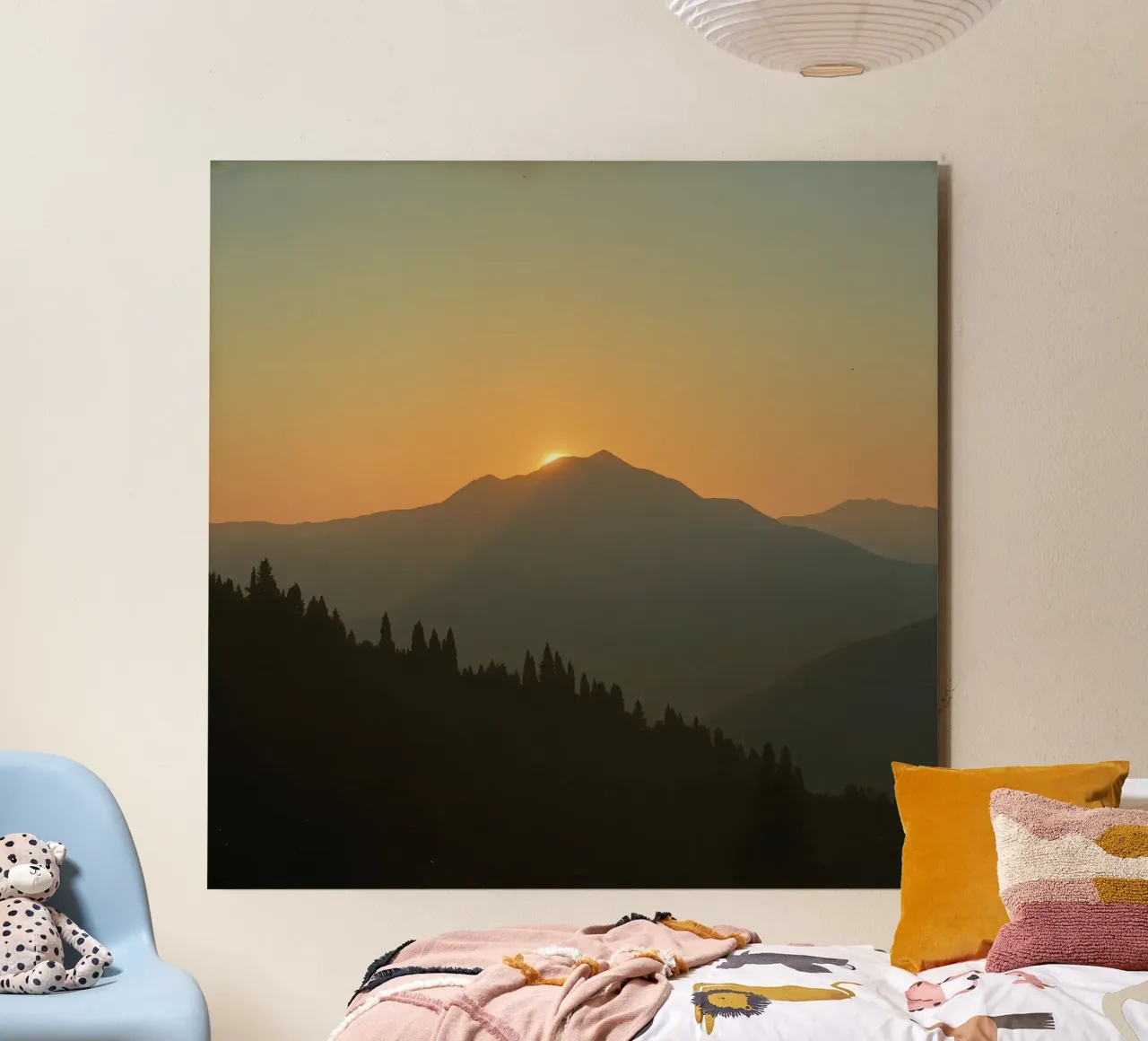 Zonsondergang werpt schaduwen over bergen en pijnbomen aluminium-dibond van DesignDoodle