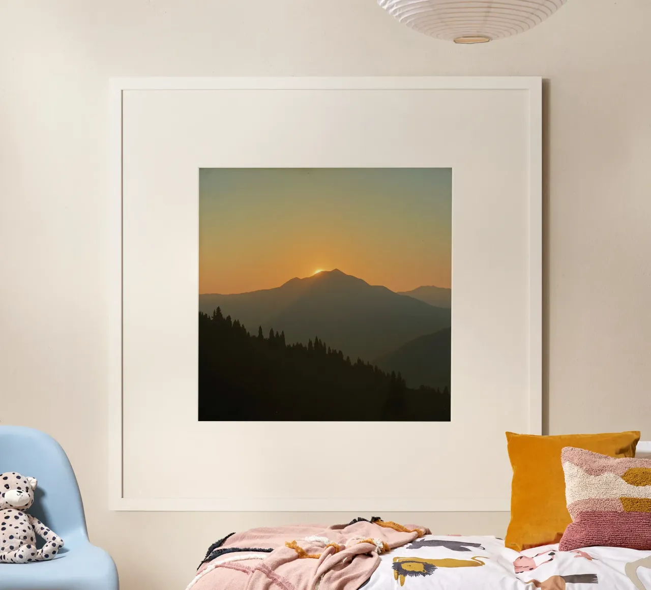 Il tramonto proietta le ombre sulle montagne e sui pini poster con telaio in alluminio da DesignDoodle