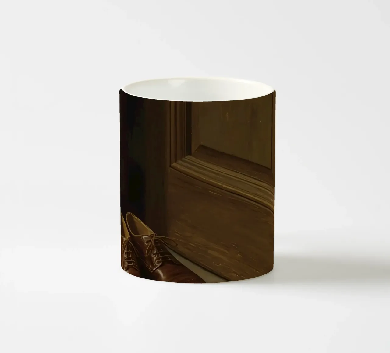 Scarpe classiche in pelle marrone posizionate davanti a una porta di legno tazza in ceramica da DesignDoodle