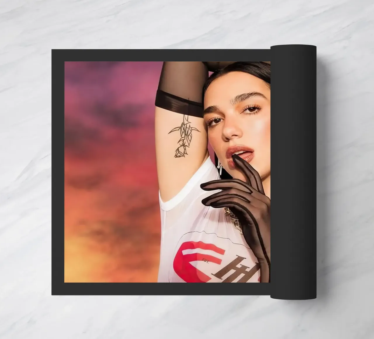 Dua Lipa zerbino da Musadad Shop
