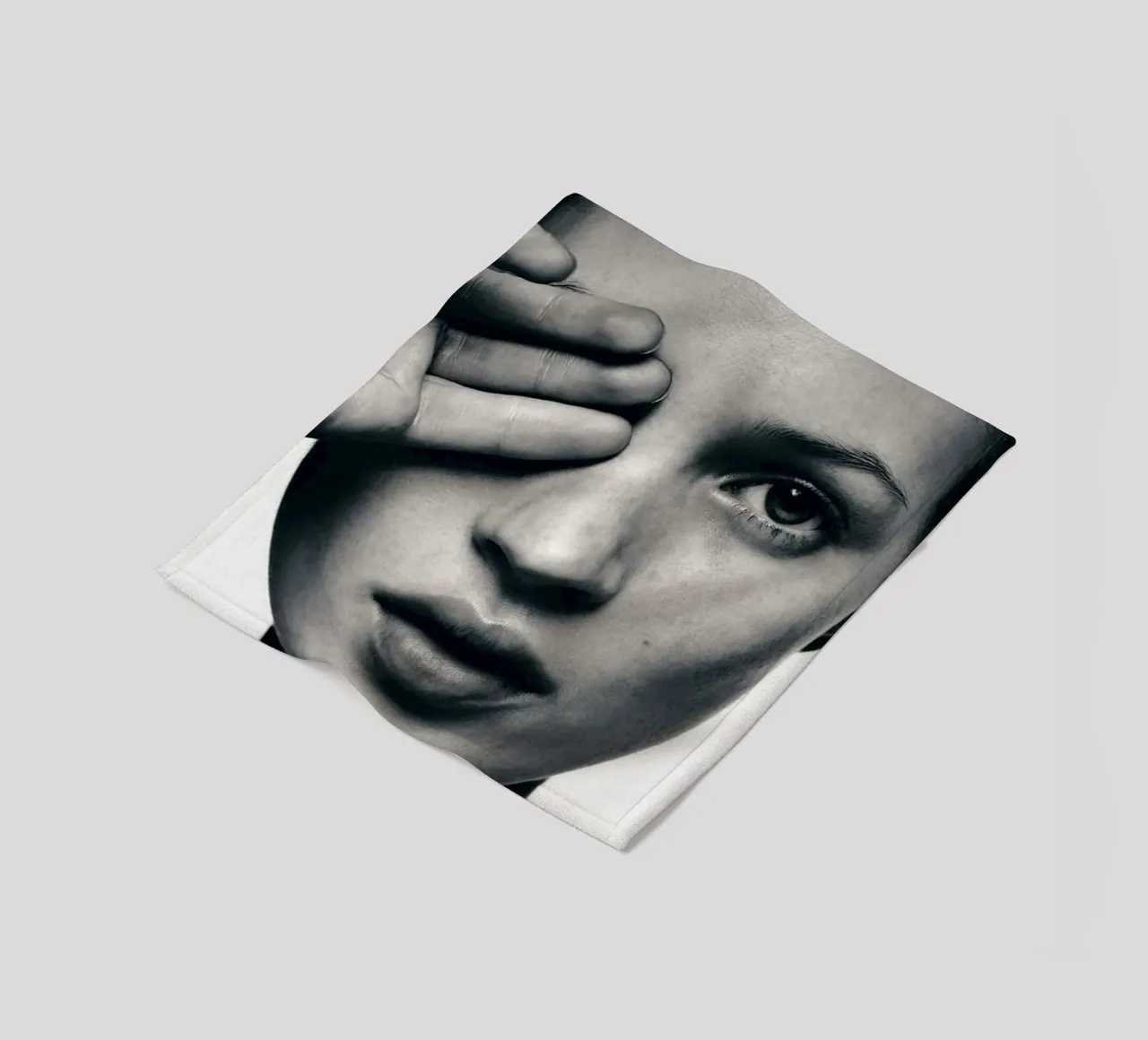 Dito negli occhi coperta in pile da glover studio
