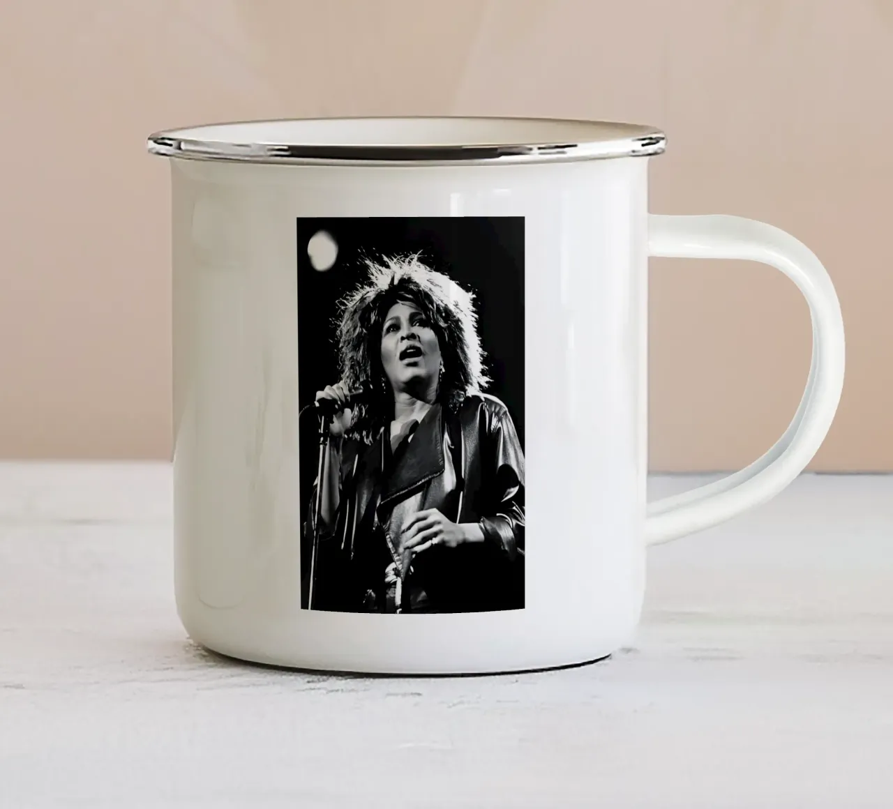 Tina Turner tazza in smalto da Low poly art