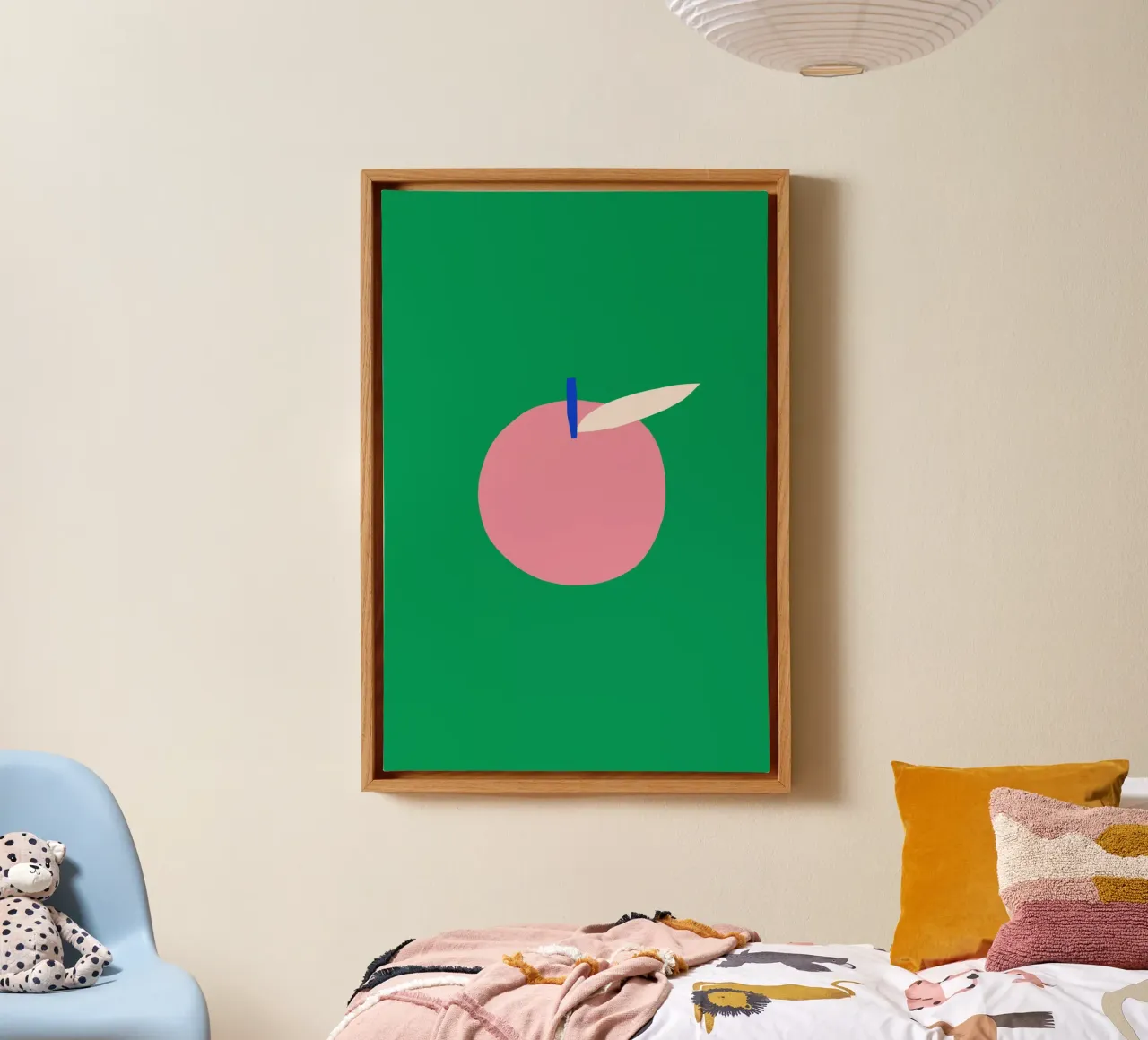 Rosa Apfel Leinwand mit Schattenfugenrahmen von Maren Gross
