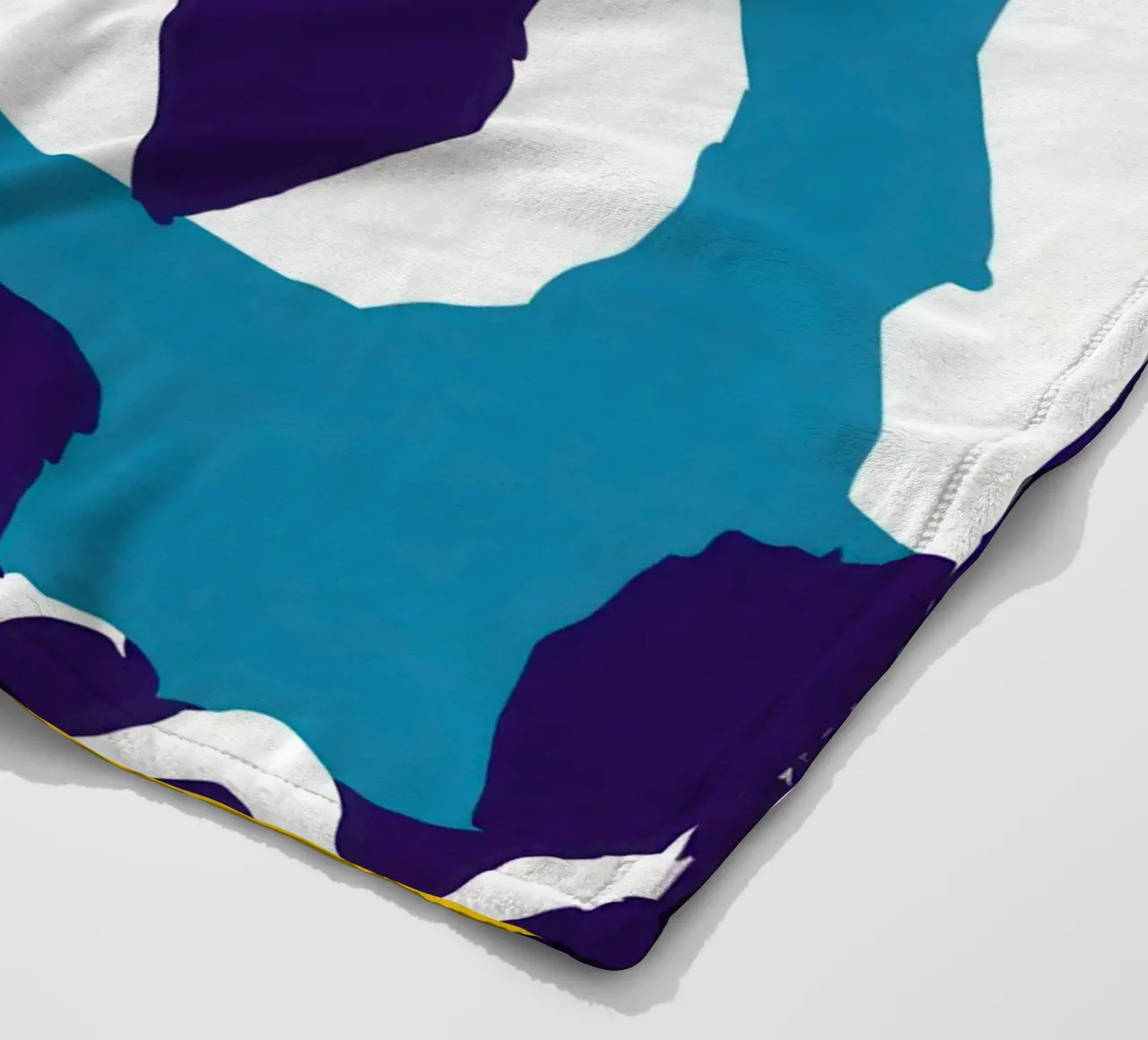 Fragmentiertes Gesicht Abstrakt Fleecedecke von Frosh Pallete