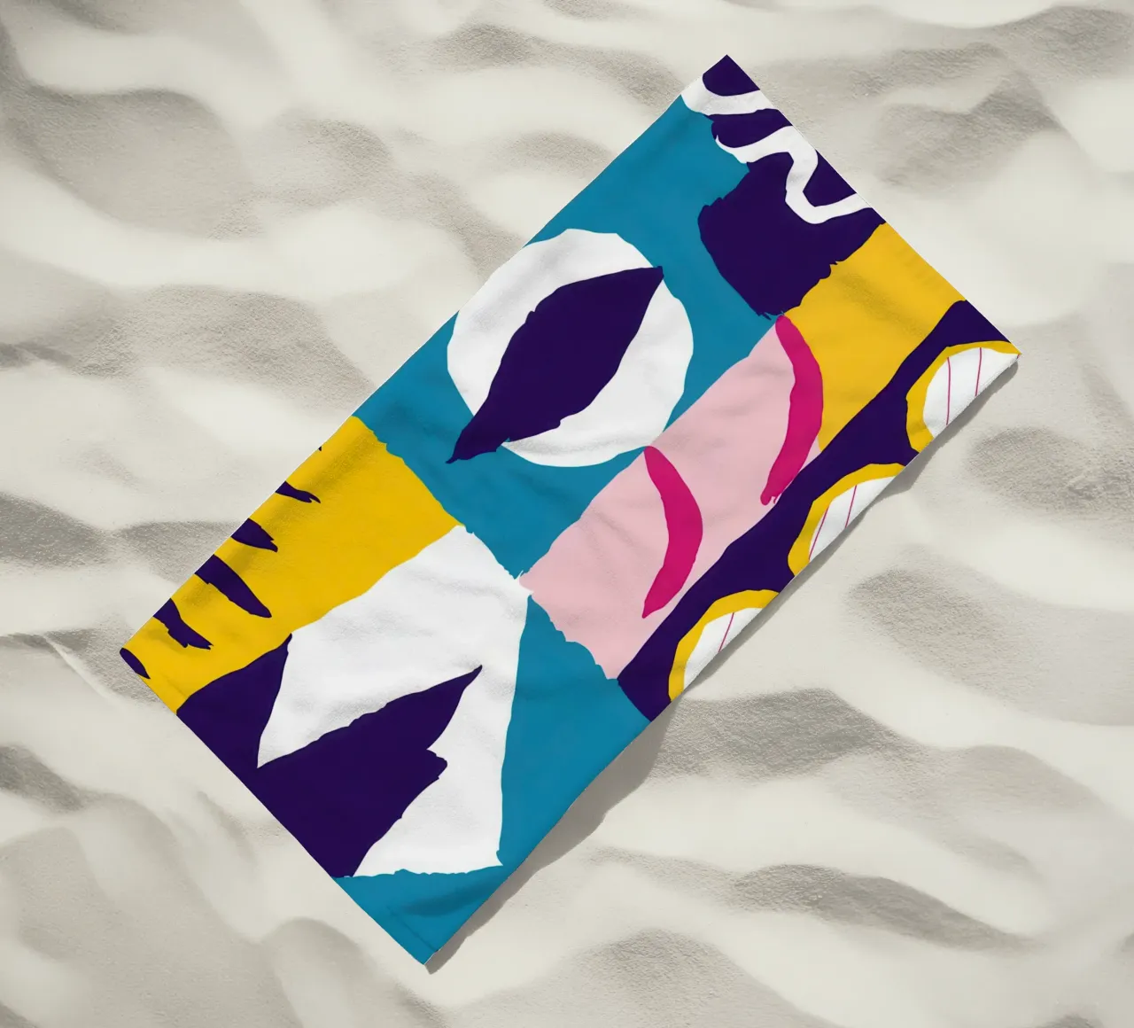 Gefragmenteerd gezicht Abstract strandhanddoek van Frosh Pallete