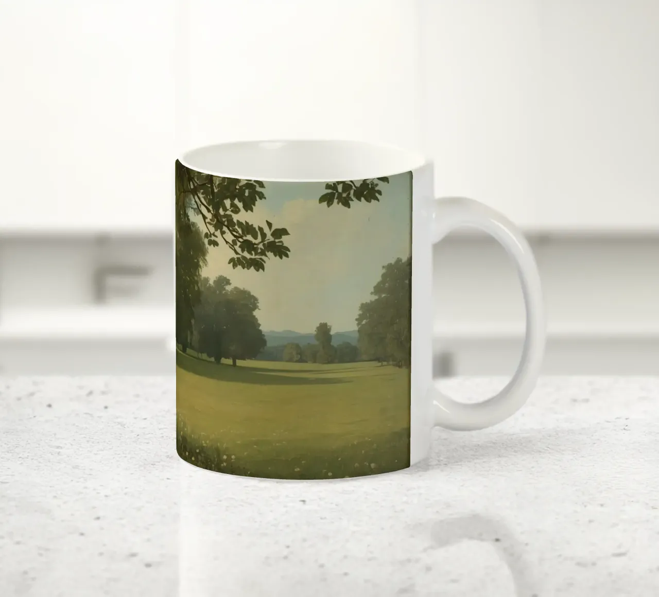 Ragazza che legge un libro sotto un grande albero in un parco verdeggiante tazza in ceramica da DesignDoodle