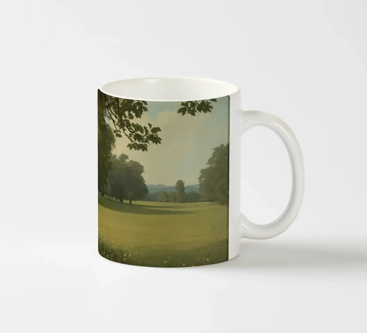 Ragazza che legge un libro sotto un grande albero in un parco verdeggiante tazza in ceramica da DesignDoodle