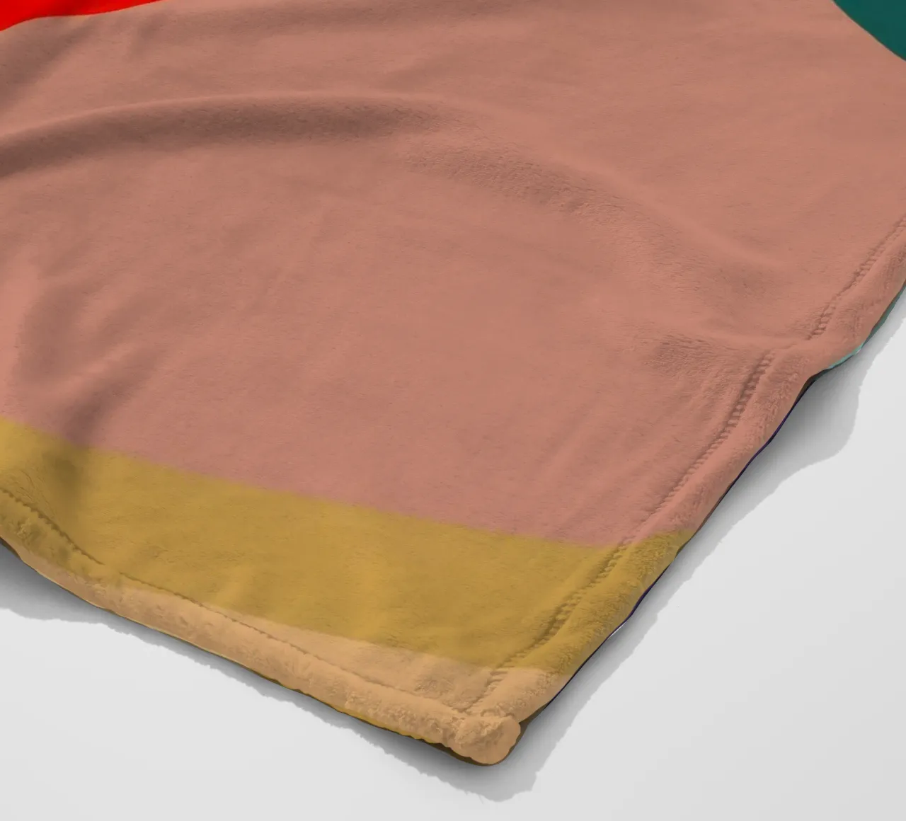 Ritratto di bellezza frammentata coperta in pile da Bring Haven