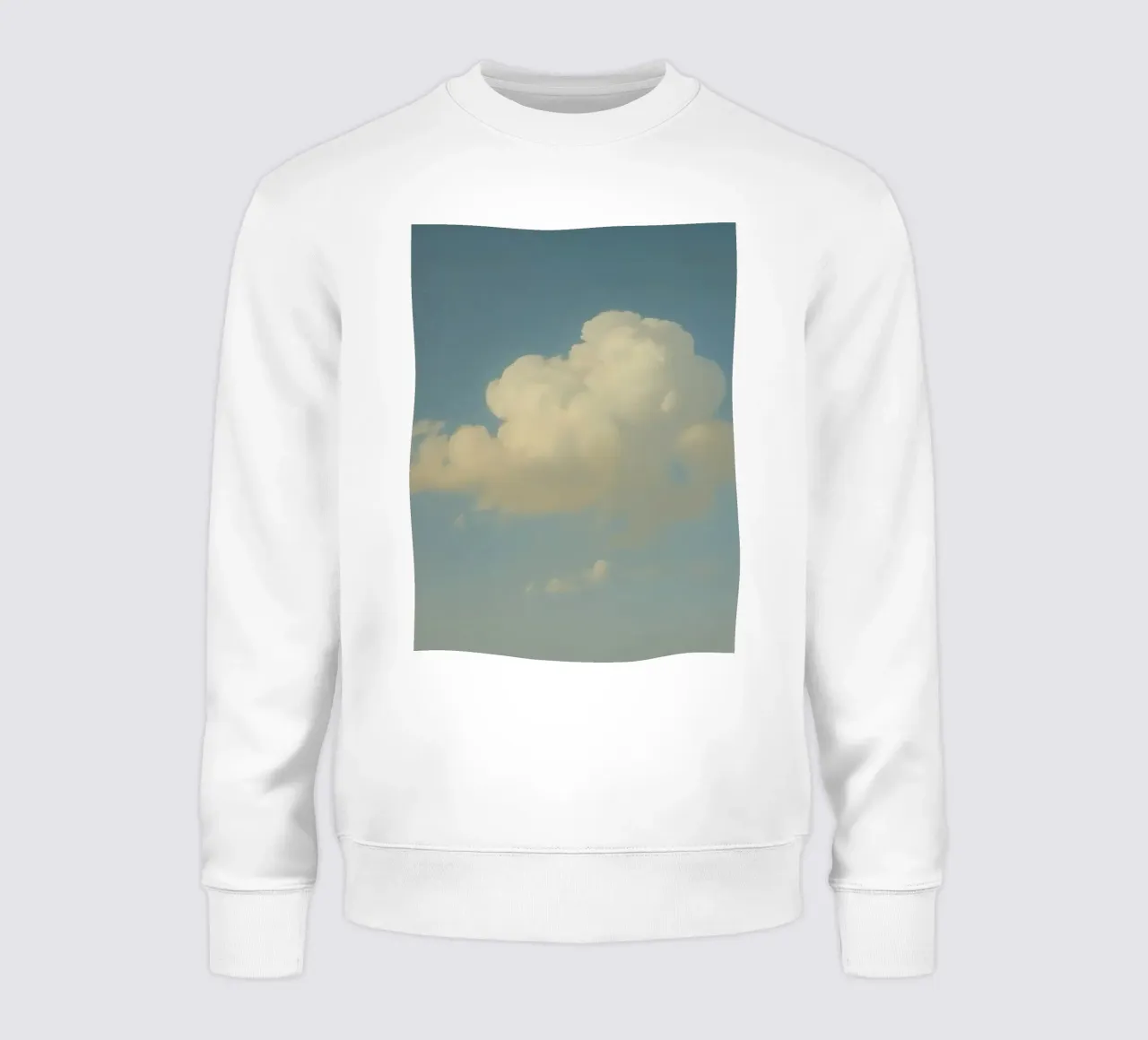 Nuage blanc à la dérive dans un ciel bleu clair sweat de DesignDoodle
