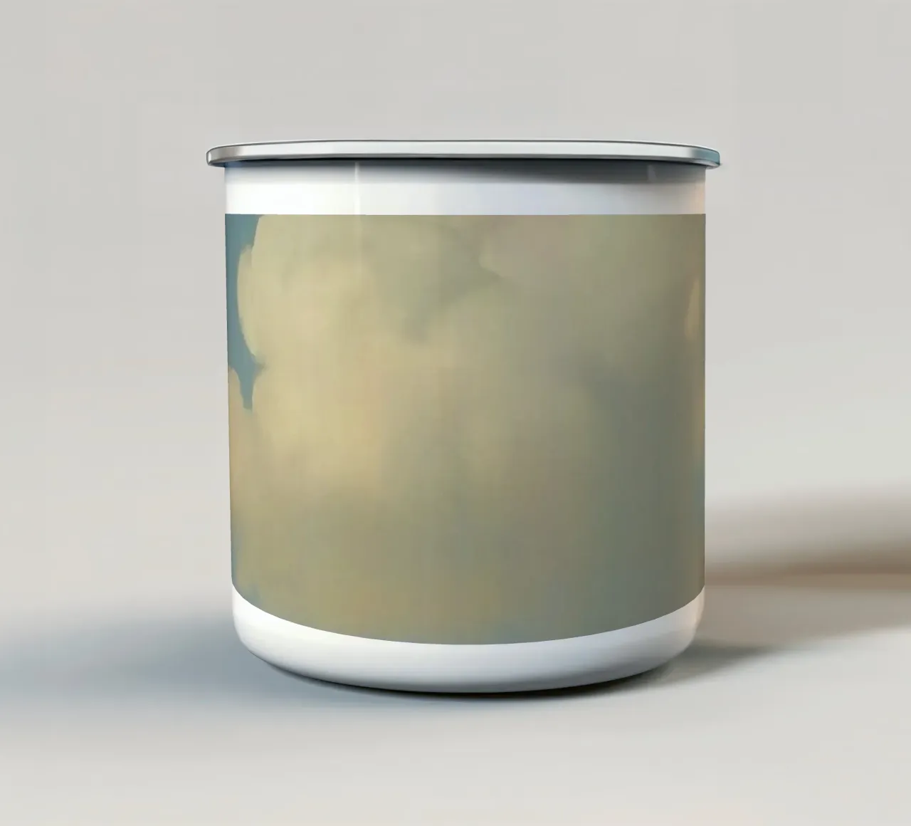 Una soffice nuvola bianca alla deriva in un cielo azzurro e limpido tazza in smalto da DesignDoodle