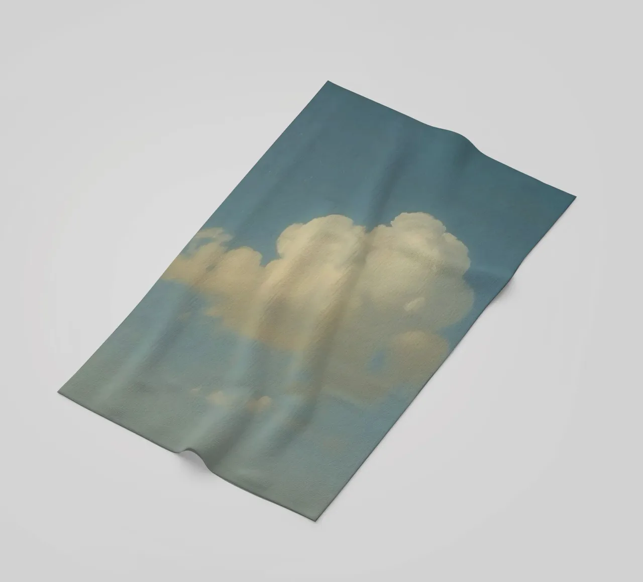 Una soffice nuvola bianca alla deriva in un cielo azzurro e limpido telo mare da DesignDoodle