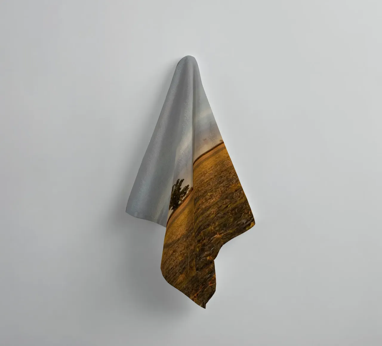 earth tones silhouette towel by Horsire