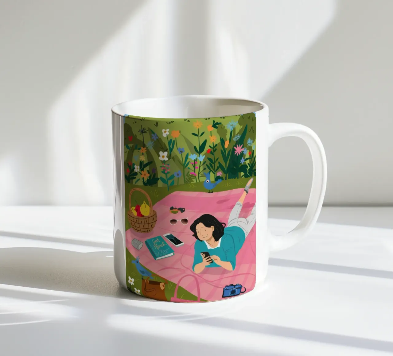 Picnic in un giardino sereno tazza in ceramica da Bring Haven