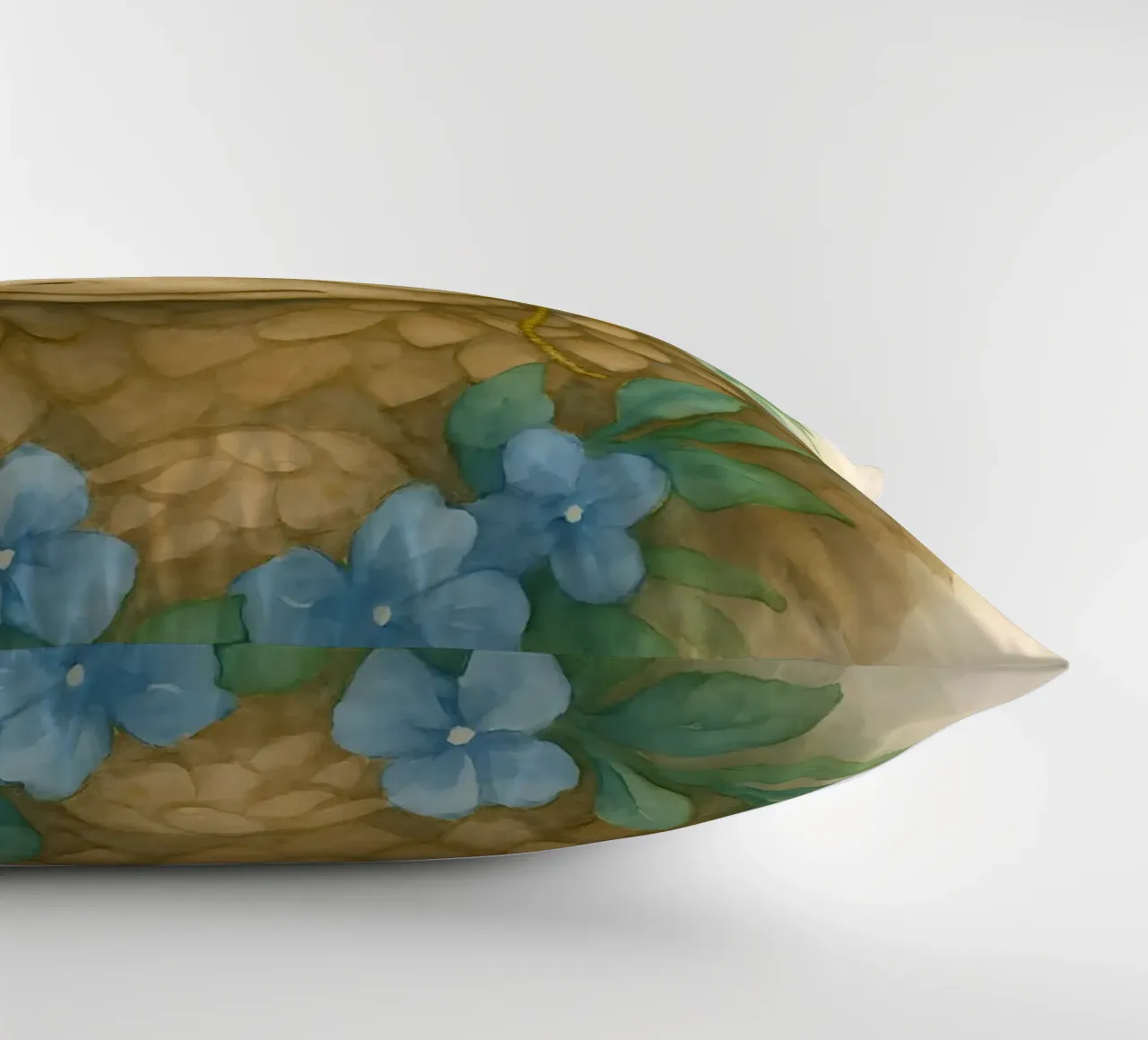 Lo studioso gentile: Pangolino in fiore cuscino da Graceful Desine