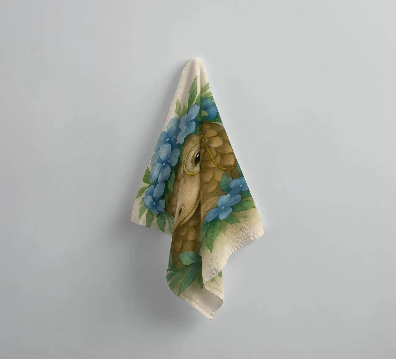 Lo studioso gentile: Pangolino in fiore asciugamano da bagno da Graceful Desine
