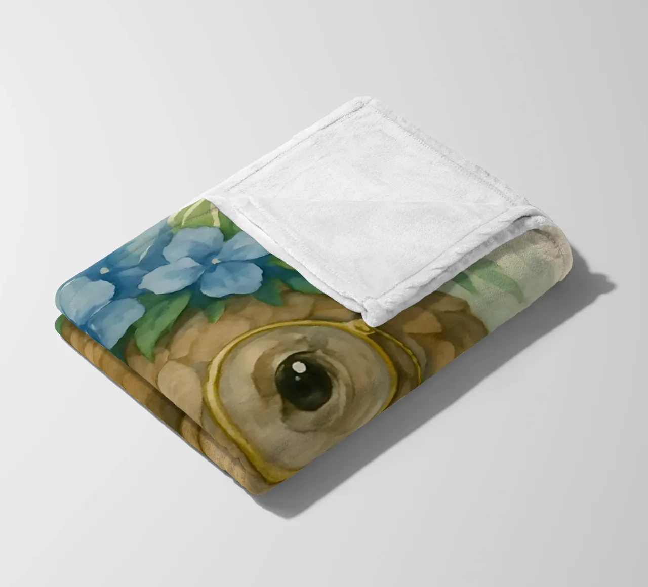 Lo studioso gentile: Pangolino in fiore coperta in pile da Graceful Desine