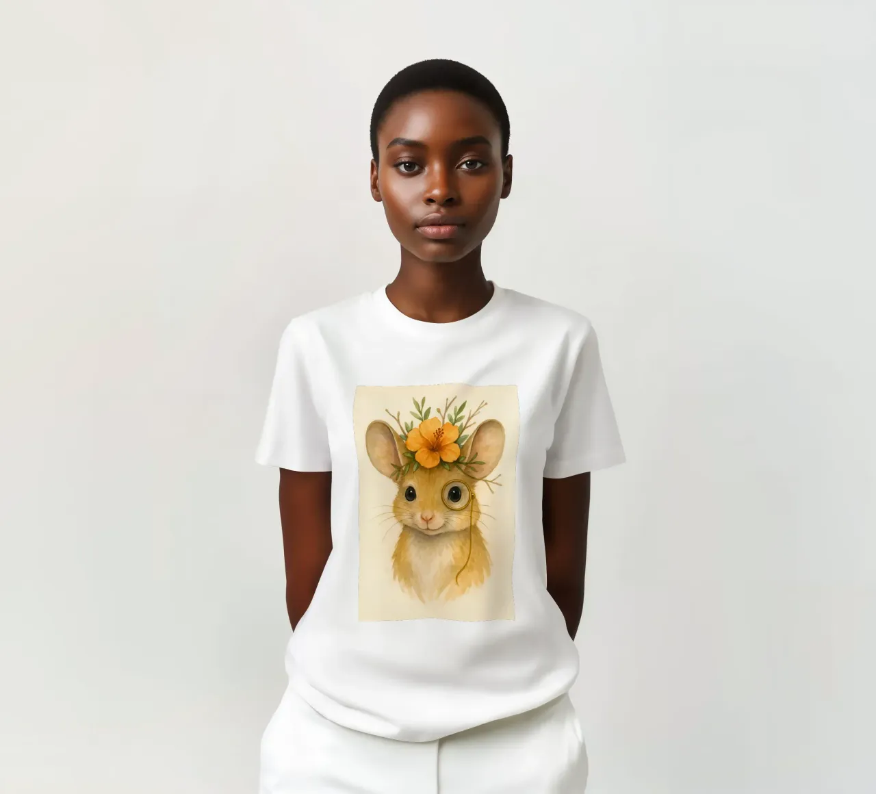 Saggezza sibilante: Il topo floreale t-shirt da Graceful Desine