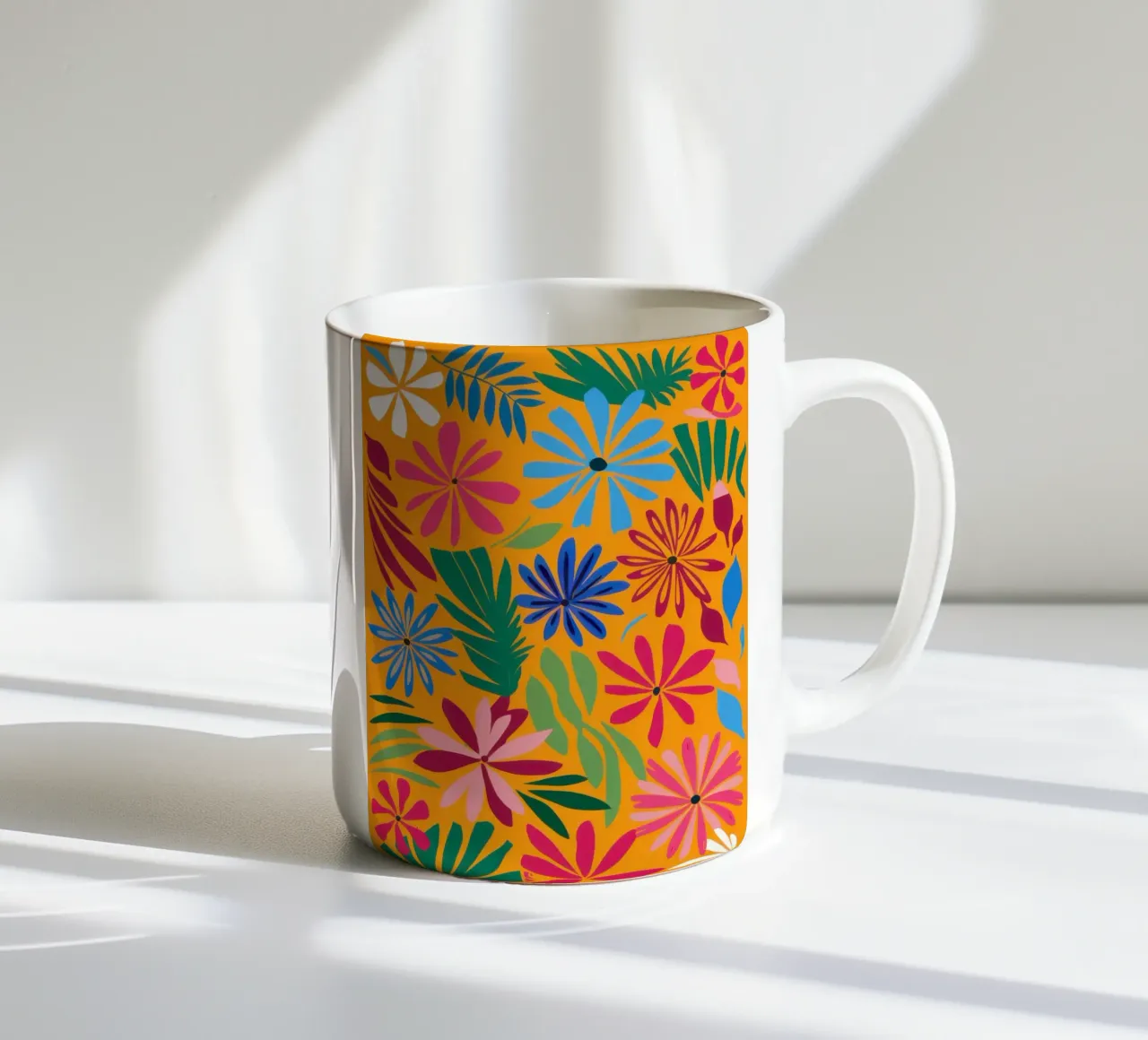 Gioiosa esplosione floreale tazza in ceramica da Bring Haven