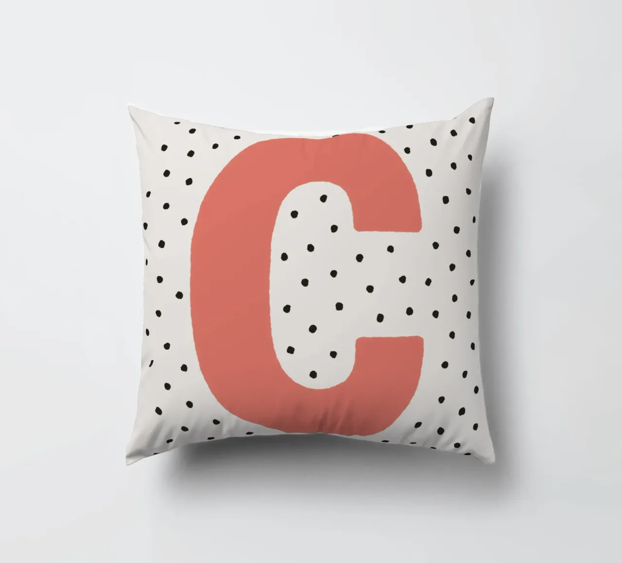 Lettera C con punti - Poster design tipografico cuscino da KidzStudio