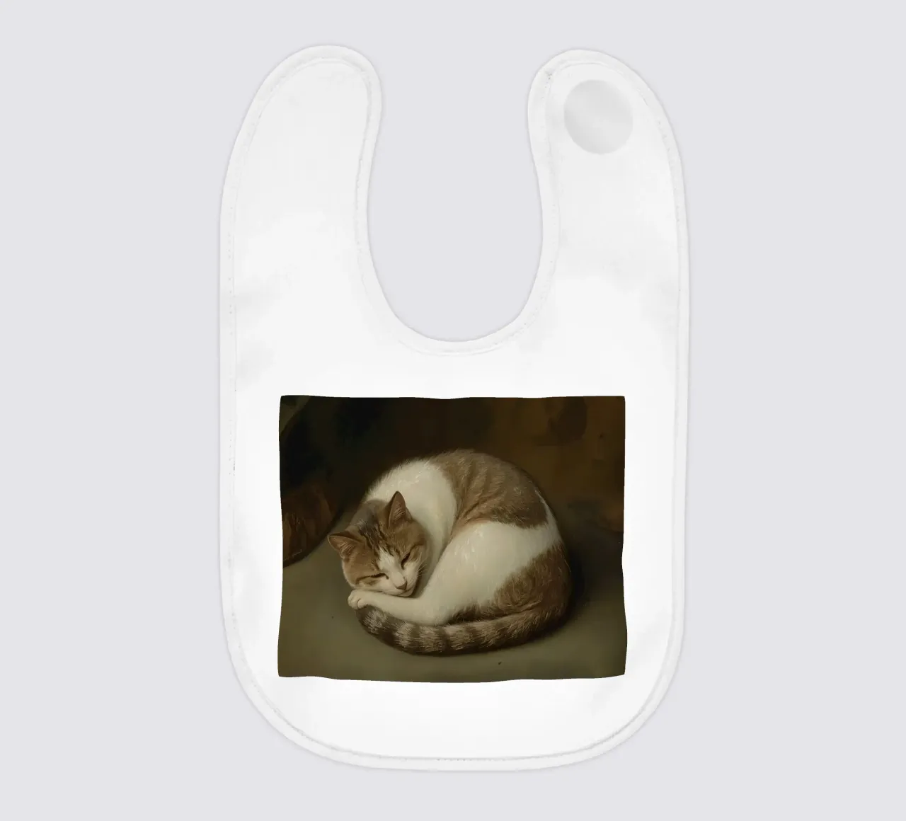 Gatto pacifico che dorme accoccolato su una superficie liscia bavaglino da DesignDoodle