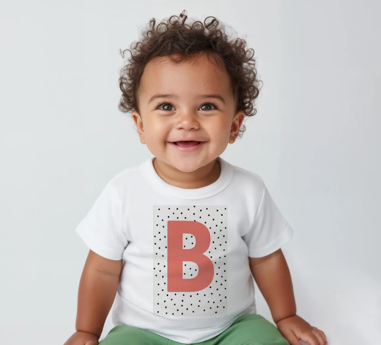 Iniziale B su pois - Manifesto scandinavo maglietta neonato da KidzStudio