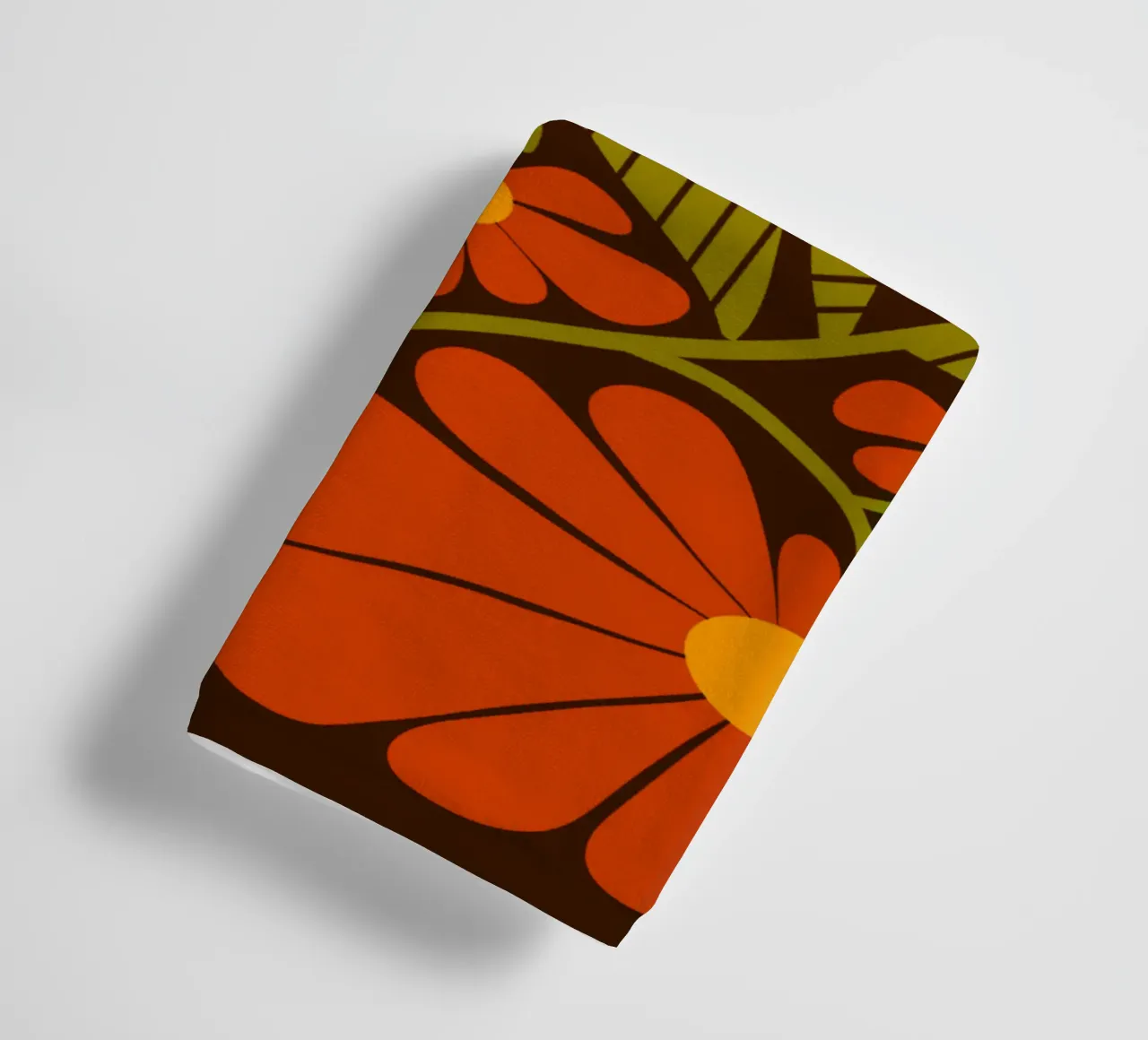 Retro 60s vibes orange flowers asciugamano da bagno da TijanaArtStudio88