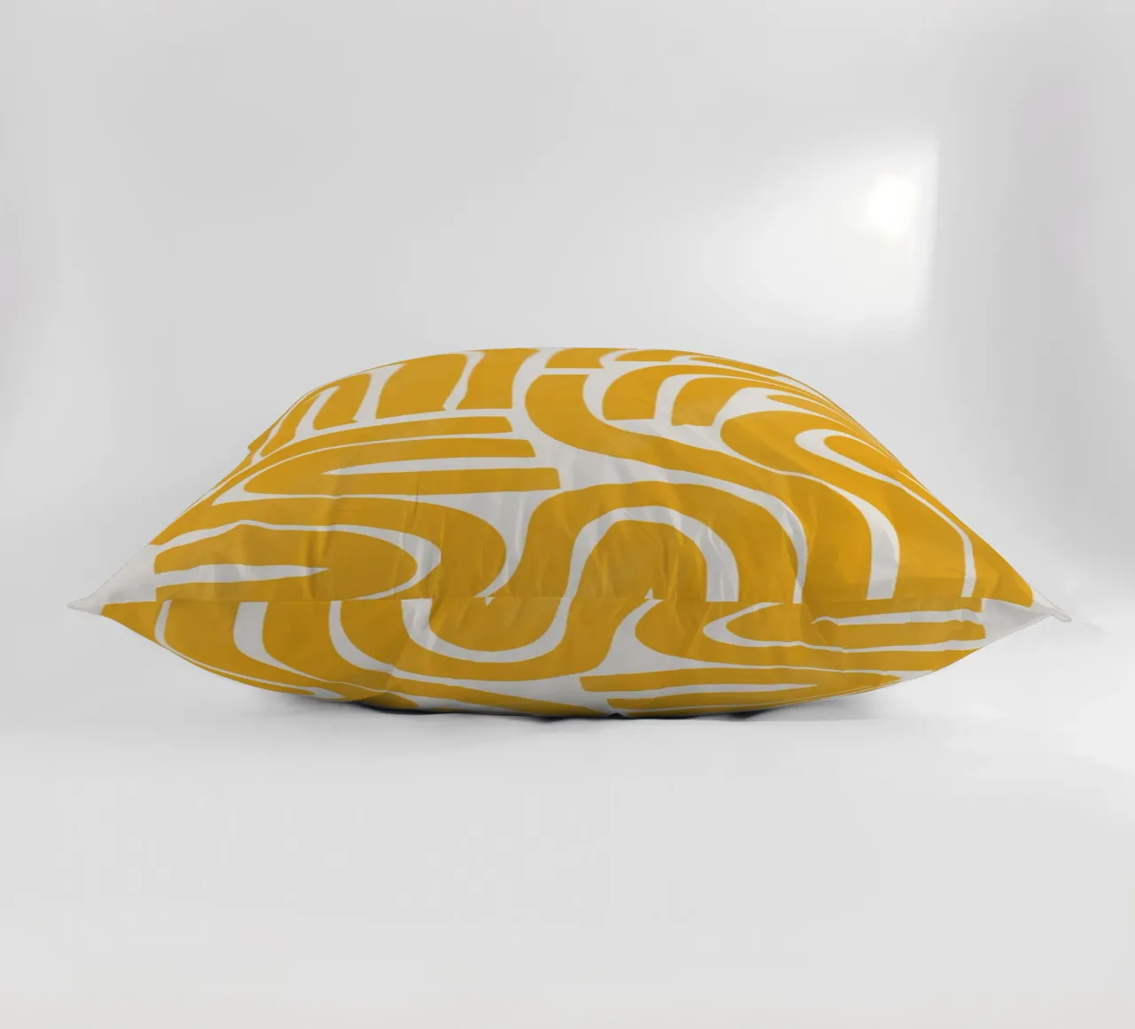Striscia in giallo cuscino da Little Dean