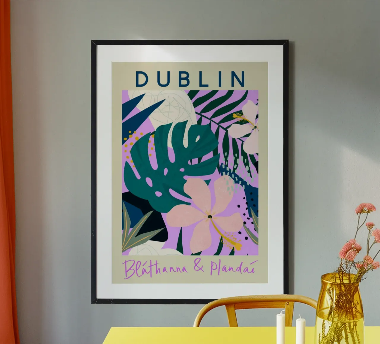 Dublin Botanical Abstract - Lebendiger irischer Blumendruck Poster mit Aluminium Rahmen von homdeco