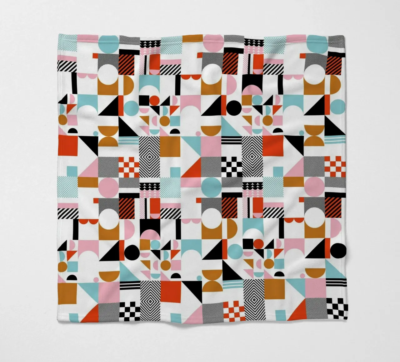 Geometric Game #2 coperta in pile da My Tiny Home