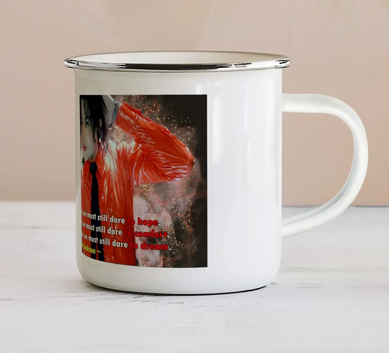 Michael Jackson In un mondo tazza in smalto da Abasa Inaraya