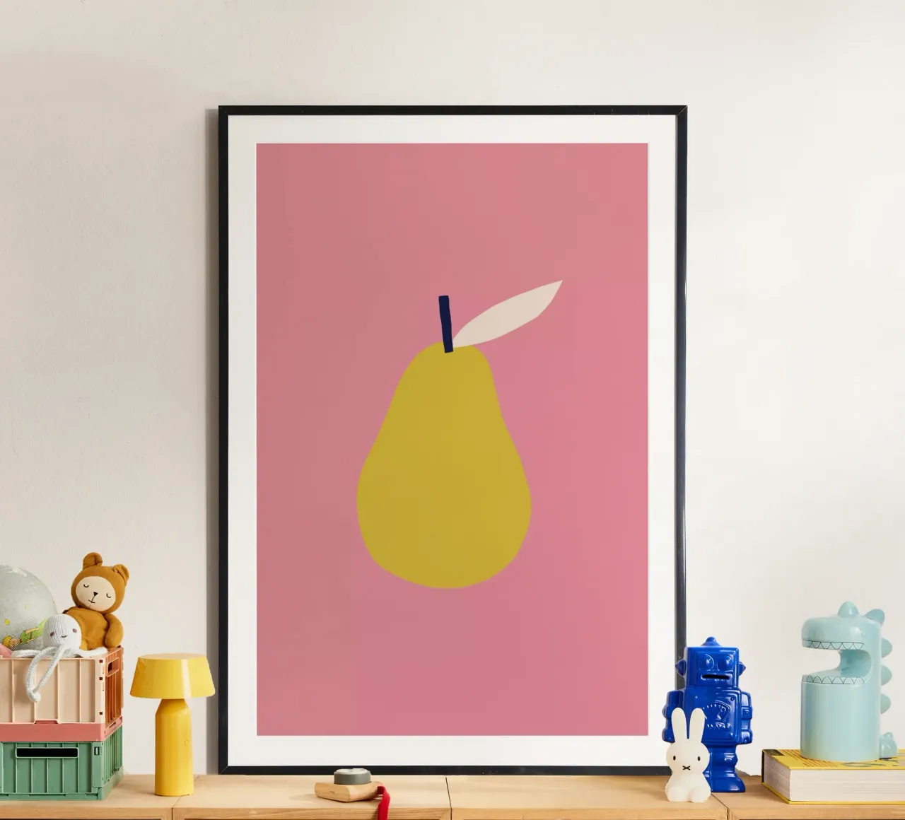 Pera gialla poster con telaio in plastica da Maren Gross