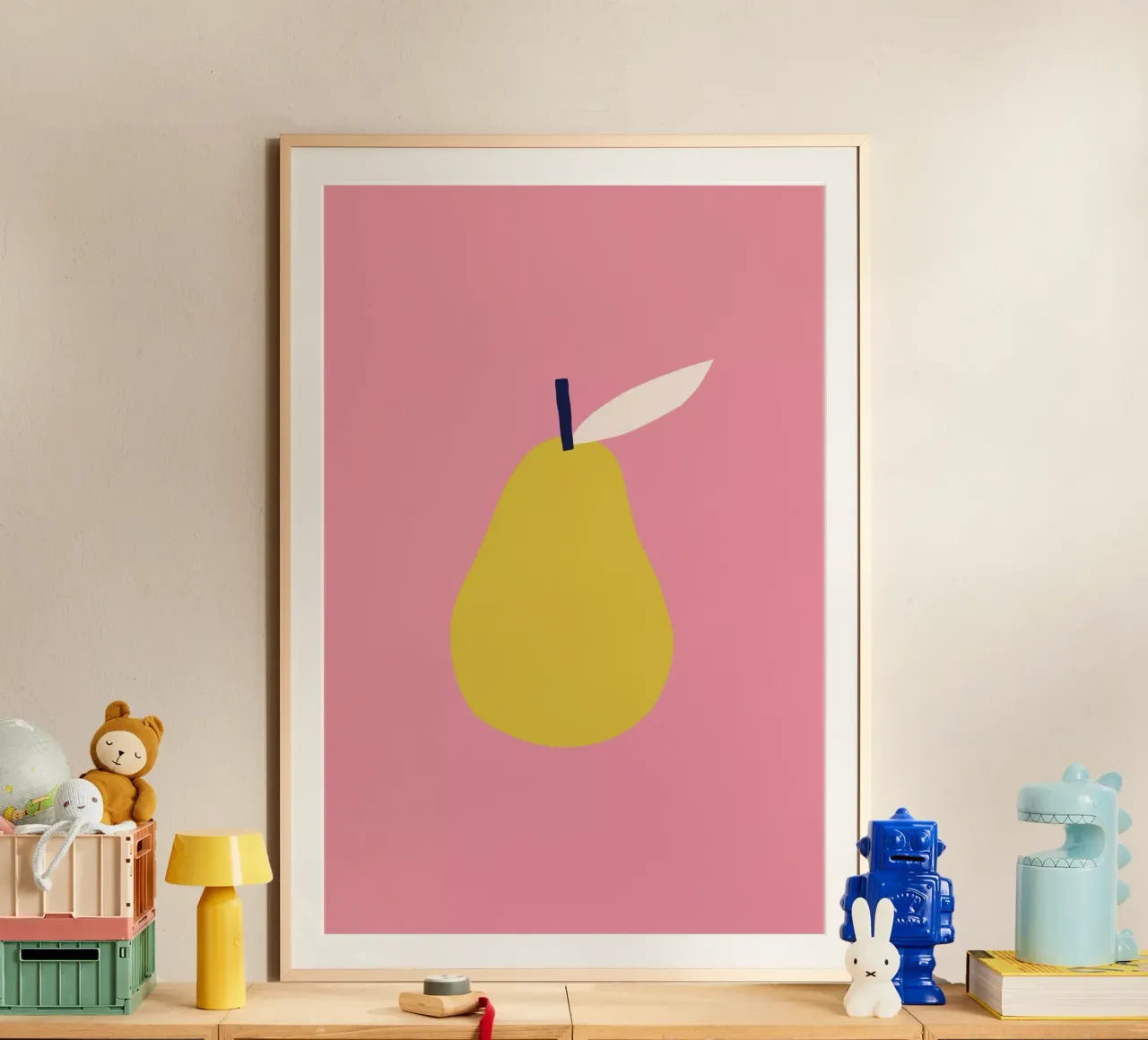 Pera gialla poster con telaio in plastica da Maren Gross