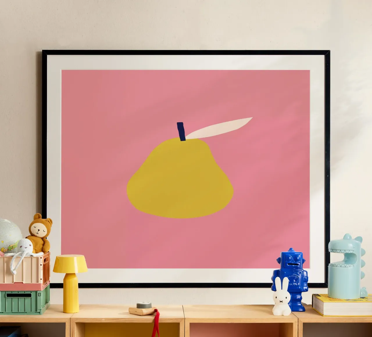 Pera gialla poster con telaio in plastica da Maren Gross